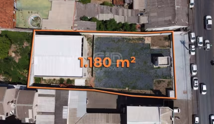 Prédio comercial com 3 pavimentos, próximo ao Hospital Santa Casa