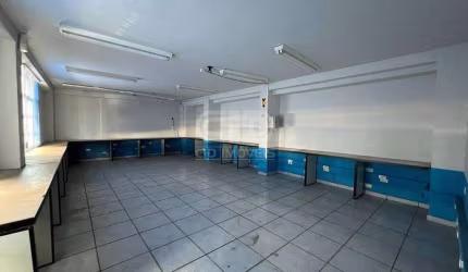 Prédio comercial com 598,26m² no bairro Morada do Ouro