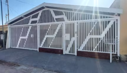 Casa á Venda com edícula e piscina no bairro CPA III setor 02