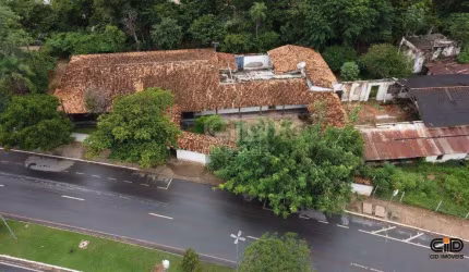Casarão comercia ao lado da Orla do Porto em Cuiabá