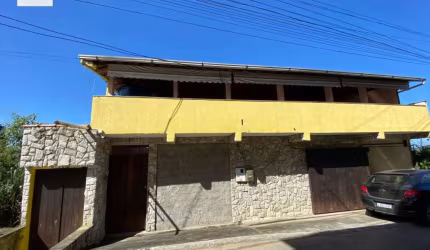 Casa Padrão para Venda em Centro Magé-RJ