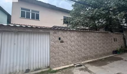 Duas casas grandes com piscina em Xerem