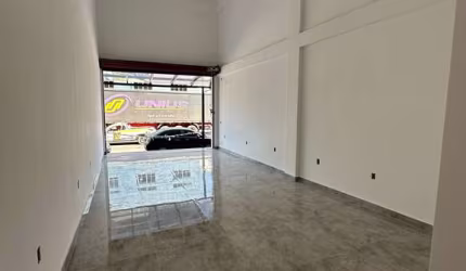 Lojas comerciais novas no centro de Parque paulista