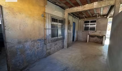 Casa em Santa Cruz da Serra a poucos minutos do centro comercial.