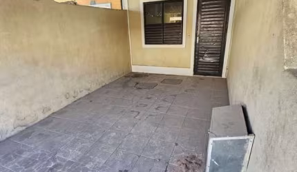 Casa duplex na Figueira com 2 quartos e garagem