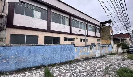 PRÉDIO LOCALIZADO A POUCOS METROS DO CENTRO DE DUQUE DE CAXIAS.