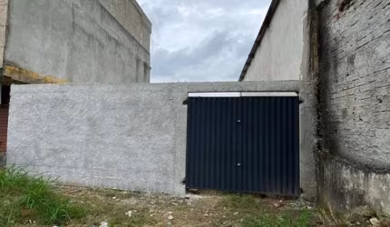 Terreno murado frente para Aut. Club, oportunidade para investidores.