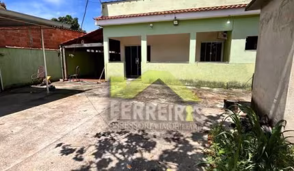 Casa com quintal 2 quartos e garagem