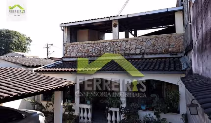 Casa linda com garagem, 2 quartos e quintal