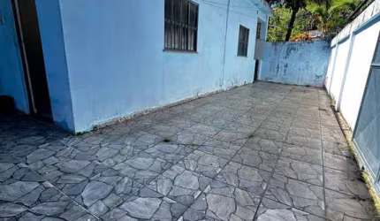 Ótima casa em Vila Canaan com 2 quartos e garagem