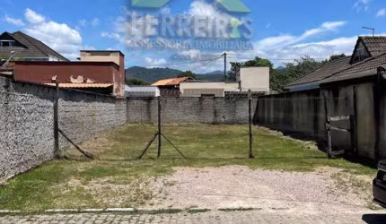 Terreno plano em condomínio de alto padrão