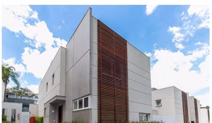 Casa em Condomínio - Granja Julieta - 4 suítes; 5 vagas