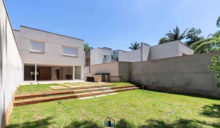 Casa nova em Condomínio - Granja Julieta - 4 suítes; 4 vagas