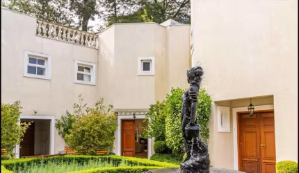 Casa em Condomínio - Jardim Petrópolis - 4 suítes; 5 vagas