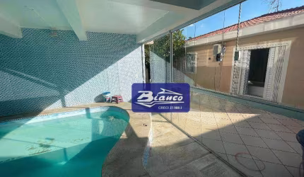 Maravilhosa Casa Térrea Isolada c/ piscina na melhor Rua do Jardim Vila Galvão!!