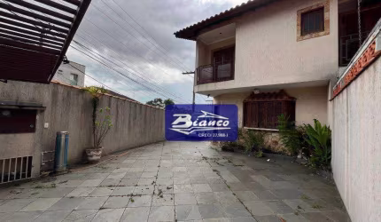 Sobrado Comercial - grande visibilidade - Junto Prefeitura
