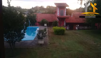 Bela Casa Térrea no Condomínio Colinas de Caucaia do Alto - Cotia