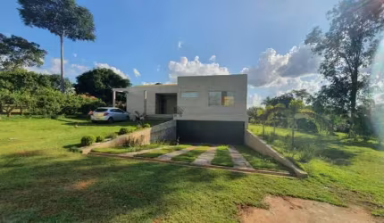 LINDA CASA EM JABOUTICATUBAS