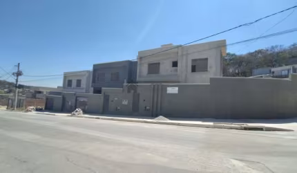 A“TIMA CASA DUPLEX COM ACABAMENTO DIFERENCIADO NA MELHOR LOCALIZAA‡AƒO DOGUARUJA MANSA•ES EM BETIM