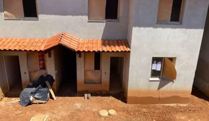 OPORTUNIDADE CASA GEMINADA EM CONDOMINIO NA  MELHOR LOCALIZAA‡AƒO DO BAIRRO BANDEIRINHAS.