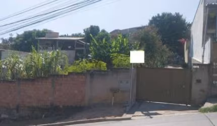 EXCELENTE CASA EM LOTE DE 700 METROS NO JARDIM DAS ALTEROSAS EM BETIM