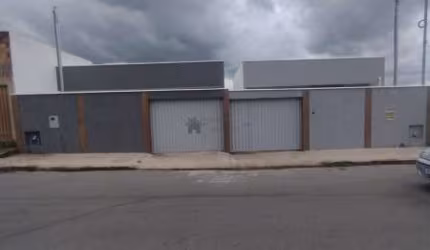 OTIMA CASA EM MEIO LOTE 3 QUARTOS E SUITE EM IBIRITE