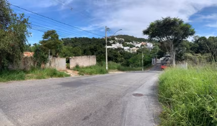 EXCELENTE LOTE EM A“TIMA LOCALIZAA‡AƒO NO BAIRRO E PROJETO APROVADO PRA CONSTRUA‡AƒO DE 6 CASAS GEMI