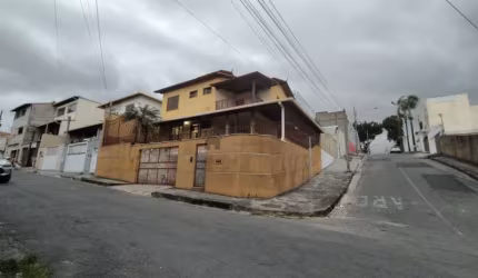 LINDA CASA EM MEIO LOTE 03 QUARTOS NO SANTA HELENA CONTAGEM