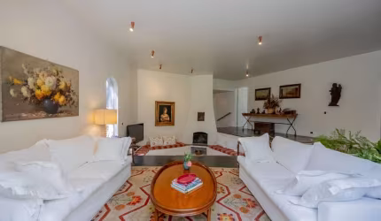 Deslumbrante casa tipo para venda com 4 quartos, sendo 2 suítes, 295m²