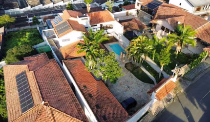 Funcional casa tipo para venda com 5 quartos, sendo 4 suítes, 328m²