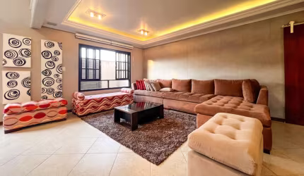 Confortável casa tipo para venda com 5 quartos, sendo 4 suítes, 328m²