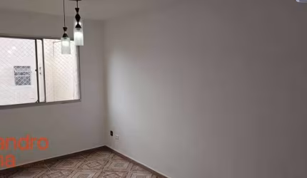 Apartamento com 2 dormitórios à venda, 56 m² por R$ 265.000