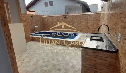 Casa nova à venda em Itanhaém com 2 dorm, 1 suíte 4 vagas de garagem por APENAS R$ 350 mil!