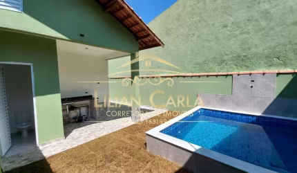NA PROMOÇÃO Casa NOVA à venda em Itanhaém com 2 dorm, 1 suíte, área de lazer + piscina, 5 vagas de garagem por APENAS R$ 339.900 mil!!!