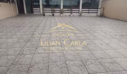 Casa espaçosa para alugar em Itanhaém FRENTE MAR com 3 dorm, 2 wc e +10 vagas de garagem por R$ 6 mil!