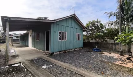DUAS CASAS de Madeira em Terreno inteiro 12 x 32 no Balneário Imperador, Itapoá-SC.