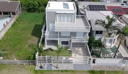 Sobrado para Venda no bairro ITAPEMA DO NORTE - CENTRO, Terceira Pedra de Itapoá.