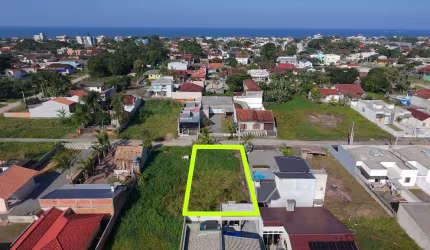 Terreno Limpo, Pronto para Construção para Venda no bairro CAMBIJÚ, localizado na Região Central de Itapoá/SC.