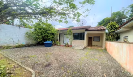 Casa com 3 quartos e Amplo Terreno para Venda no Bairro Bamerindus, localizado na cidade de Itapoá-SC.