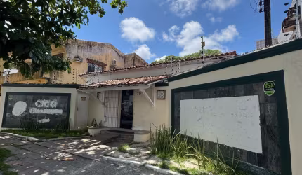 Imóvel para aluguel possui 200 metros quadrados com 6 quartos em Santo Amaro - Recife - PE