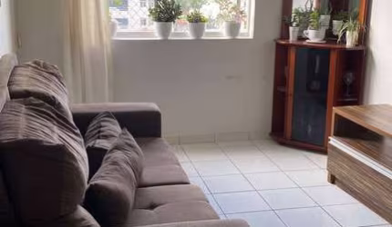 vende-se apartamento com 3 quartos em Intermarés com mobília.