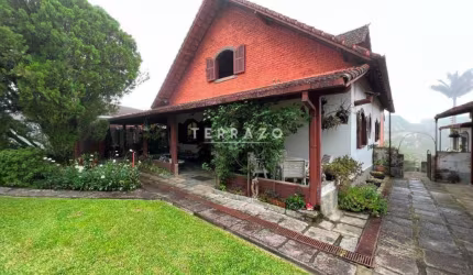 Casa à venda, 3 quartos, 1 suíte, 5 vagas, Alto - Teresópolis/RJ