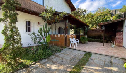 Casa à venda, 4 quartos, 1 suíte, 3 vagas, Comary - Teresópolis/RJ
