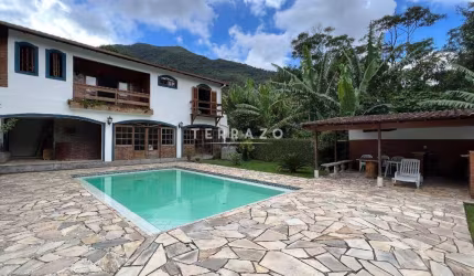 Casa à venda, 4 quartos, 1 suíte, 4 vagas, Alto - Teresópolis/RJ