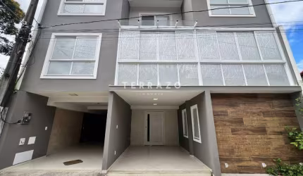 Casa em condomínio triplex com 4 quartos e 1 suíte - Alto - Teresópolis/RJ