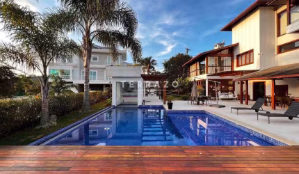 Casa de alto padrão à venda em condomínio cobiçado no centro de Teresópolis / RJ. R$ 4.200.000,00.