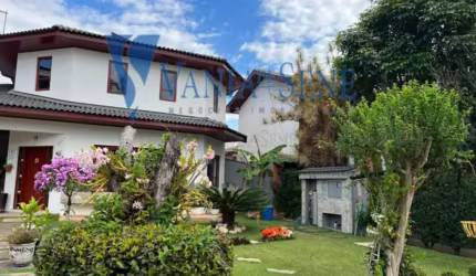 Casa à Venda no Condomínio Esplanada do Sol: Conforto e Elegância