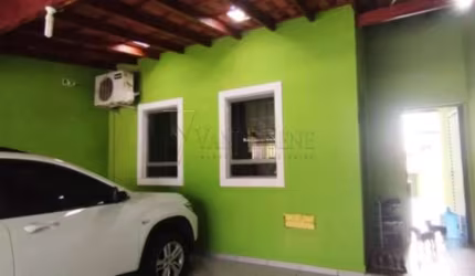 Seu Novo Lar Está Aqui: Casa à Venda com Charme e Conforto