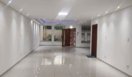 Sobrado à Venda: Seu Novo Lar com Conforto e Estilo