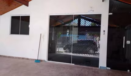 Venda Imperdível: Casa Padrão com Conforto e Qualidade